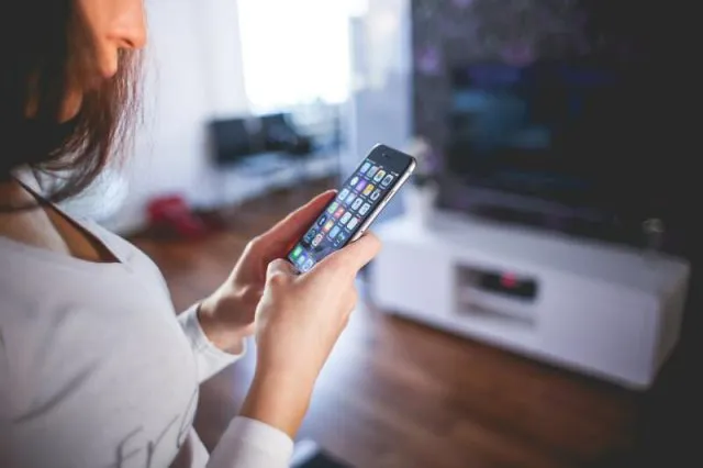 Sterowanie domem za pomocą aplikacji mobilnej nigdy nie było takie proste. Sprawdź ofertę SmartHousing